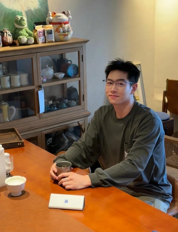 hình trai đeo kính cực đẹp