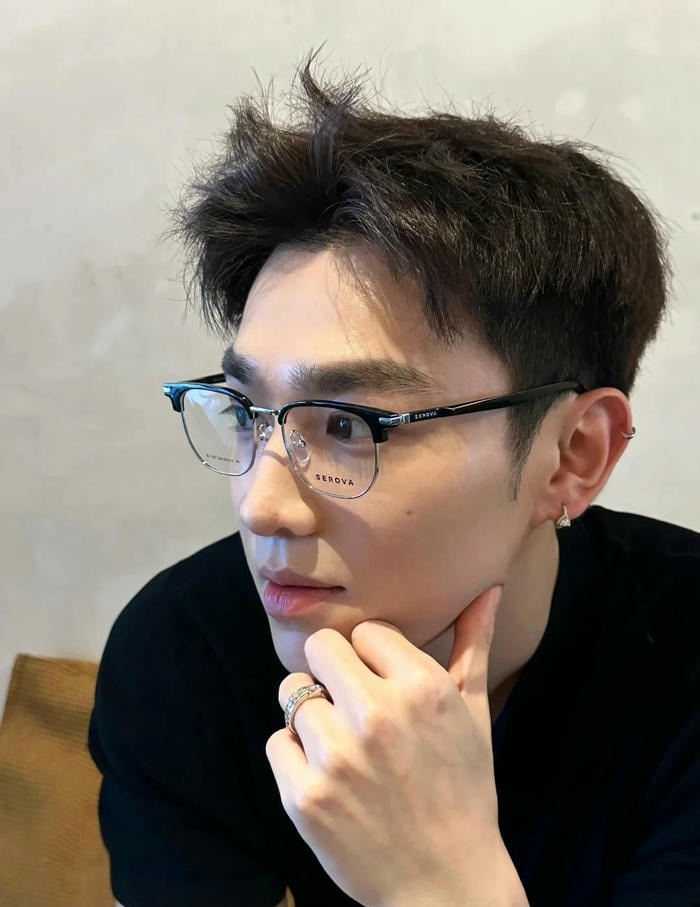 hình trai đeo kính đẹp nhất