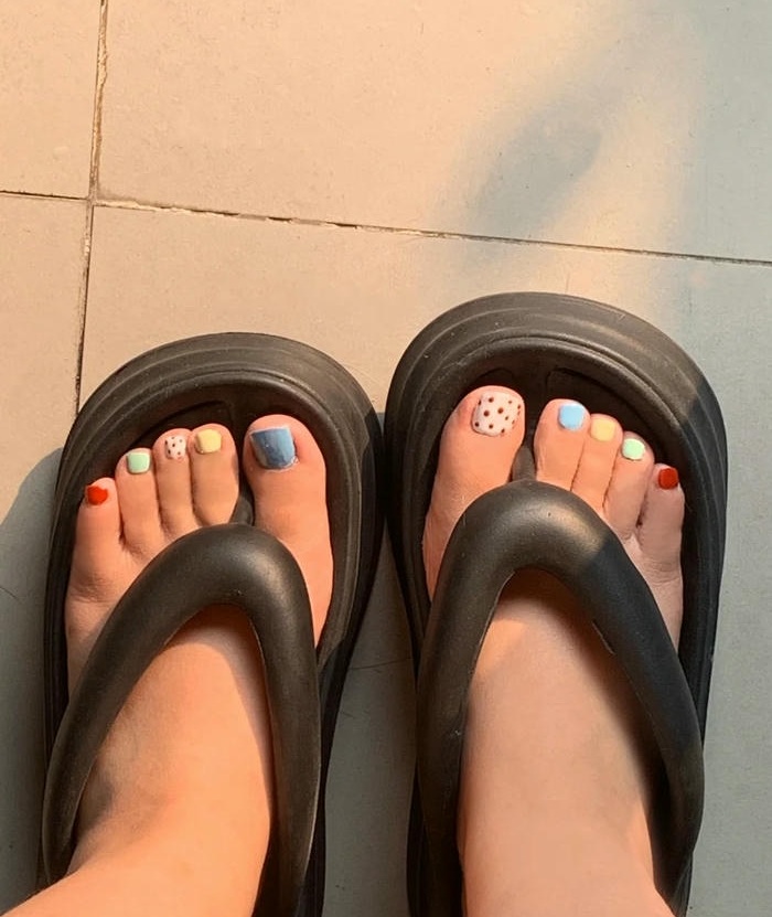 mẫu nail chân nhiều màu đẹp