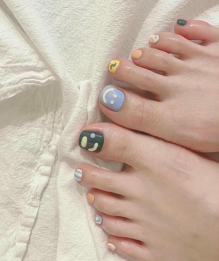 mẫu nail chân nhiều màu siêu đẹp