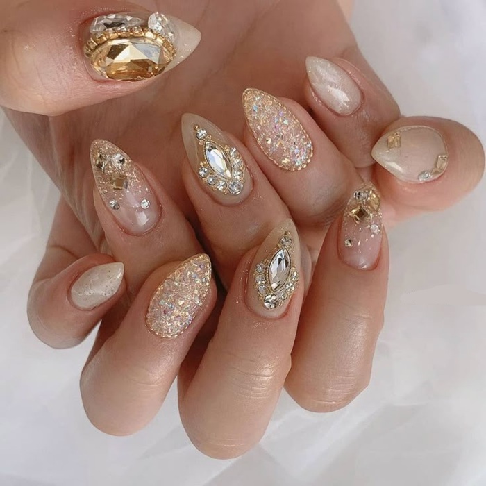 mẫu nail rắc đá cực đẹp