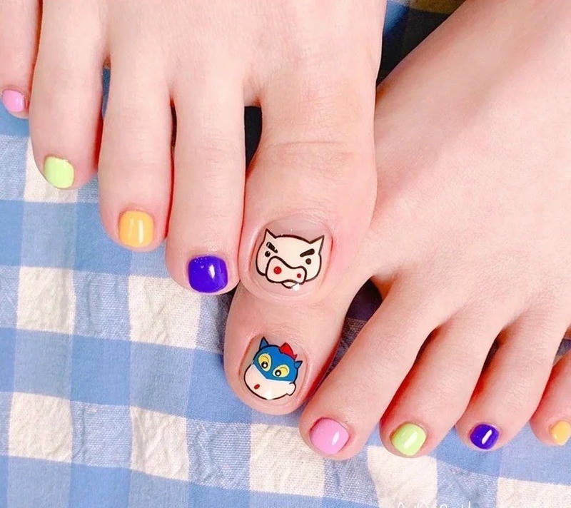 nail chân họa tiết gấu tinh tế