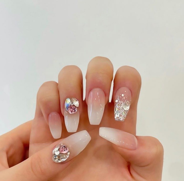 nail rắc đá đẹp cực