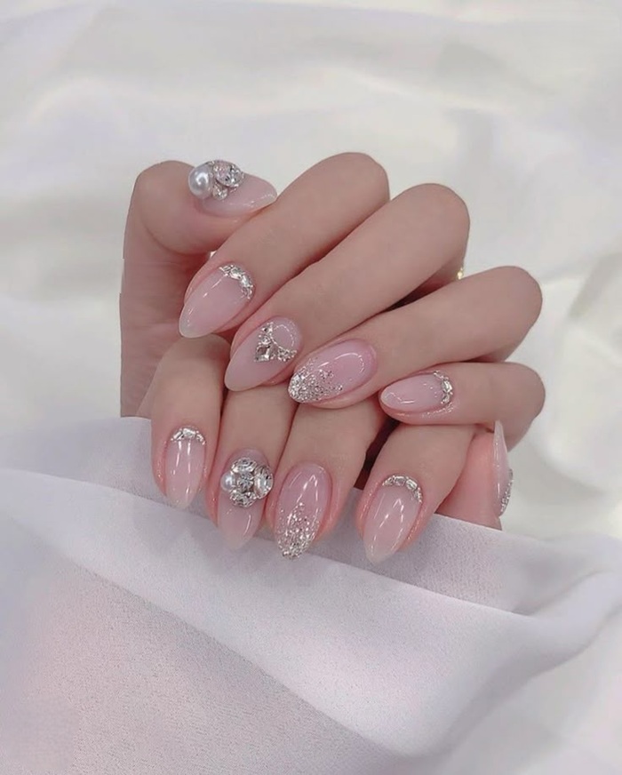 nail rắc đá sang chảnh