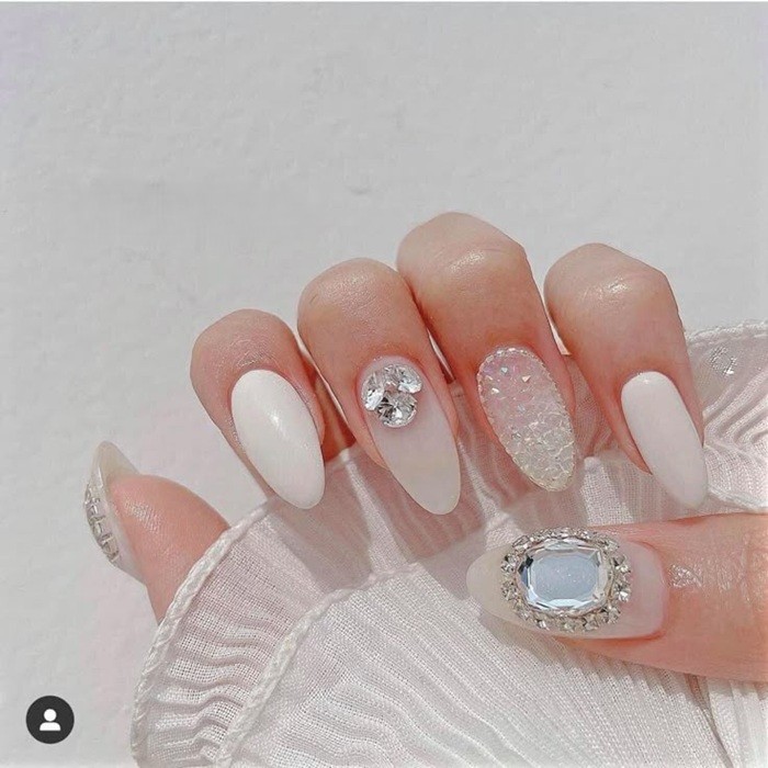 nail rắc đá xinh
