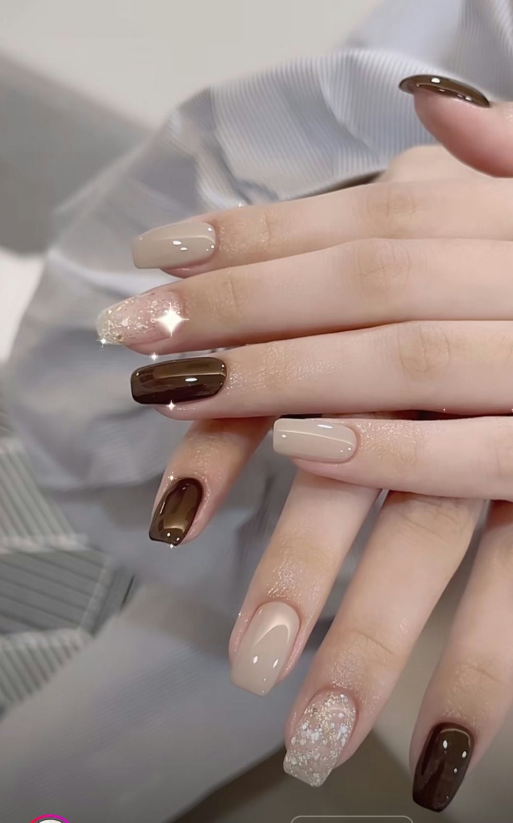 Mẫu móng tay đẹp dịu dàng.