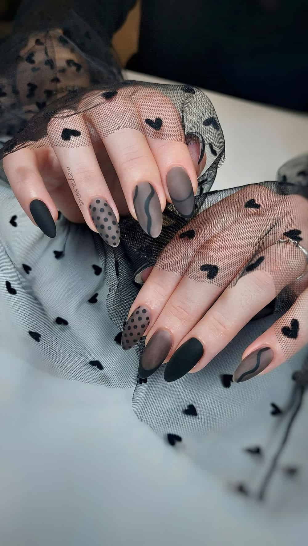 Mẫu móng tay đẹp nhẹ nhàng.