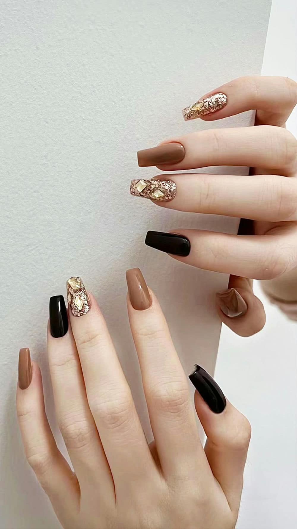 Mẫu móng tay đẹp thanh lịch.