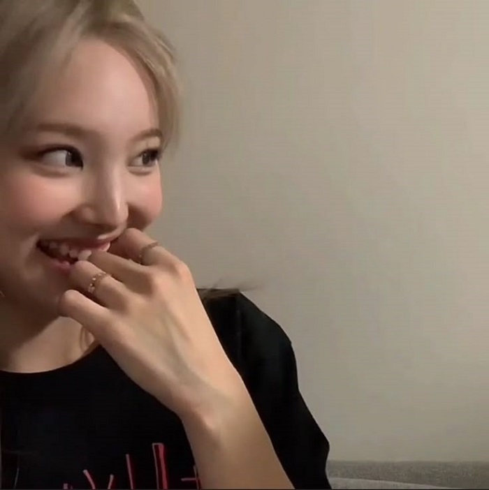 ảnh meme ngại nayeon