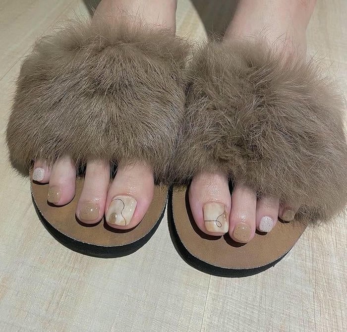 mẫu móng chân đẹp sáng da đơn giản