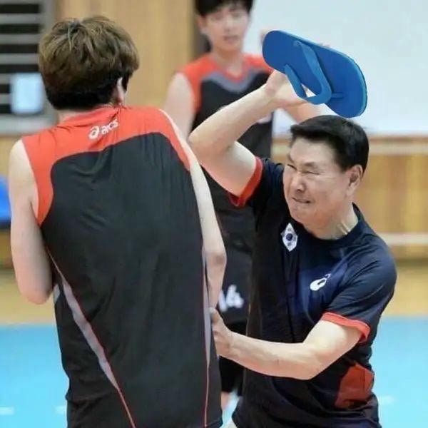 hình meme đánh nhau hài hước