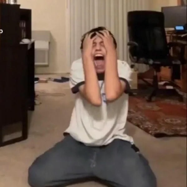 meme đau khổ gục ngã