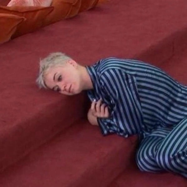 meme đau tim ngã gục