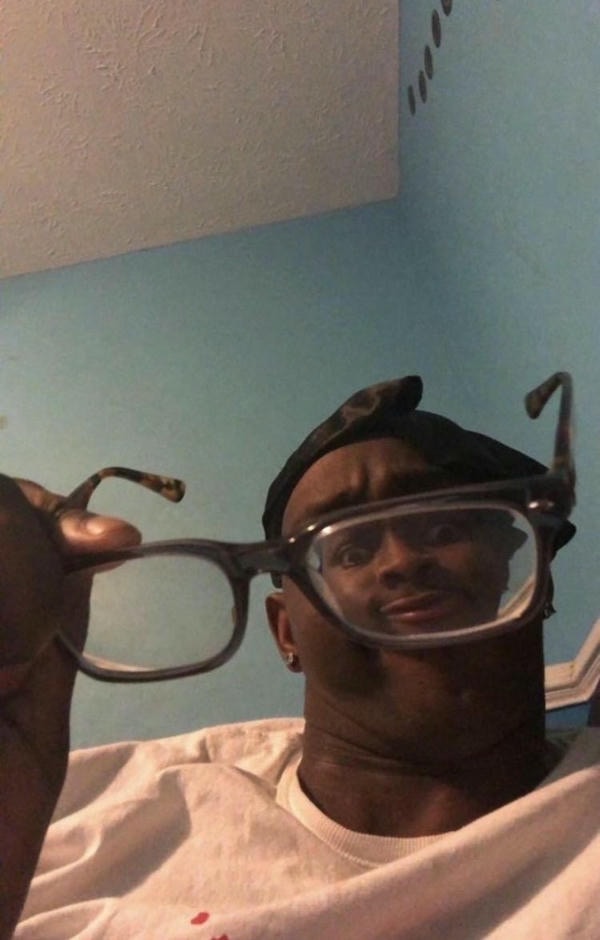 meme đeo kính cận