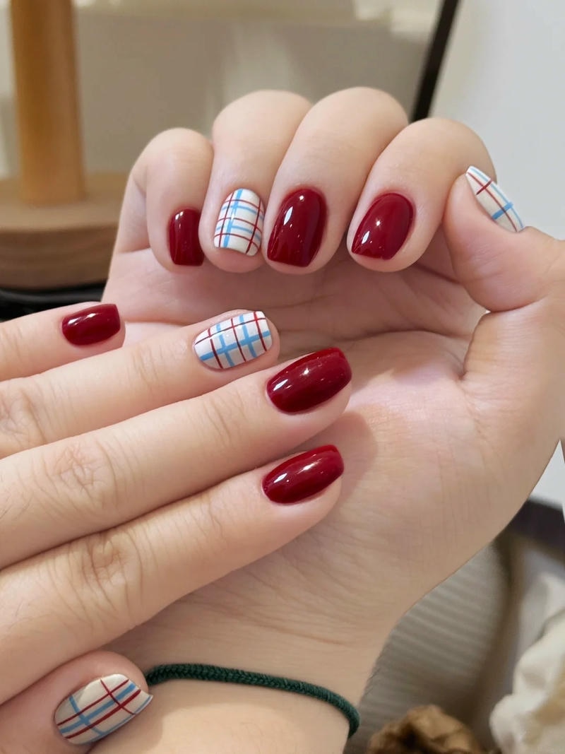 Album nail kẻ thu hút
