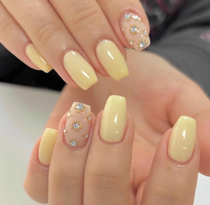 Album nail màu vàng mới nhất