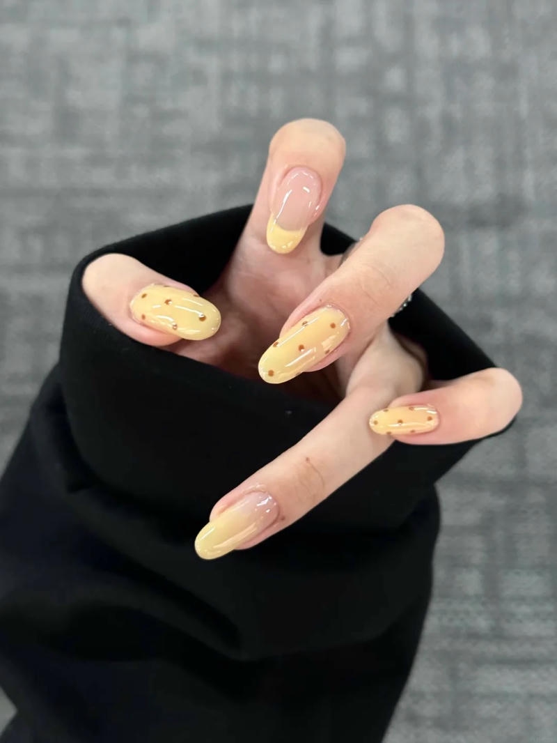 Album nail màu vàng thu hút nhất