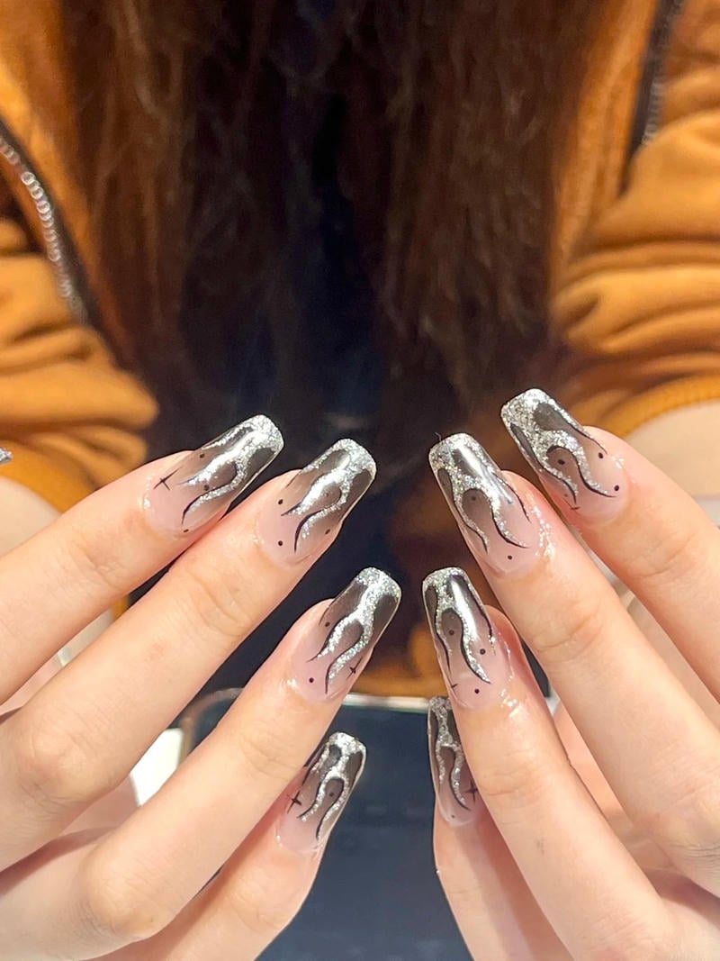 Album nail ngọn lửa thu hút