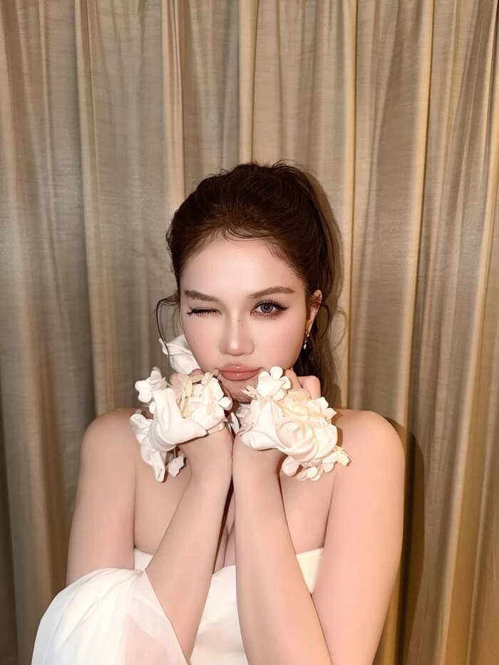 Ảnh Ngọc Trinh siêu trắng