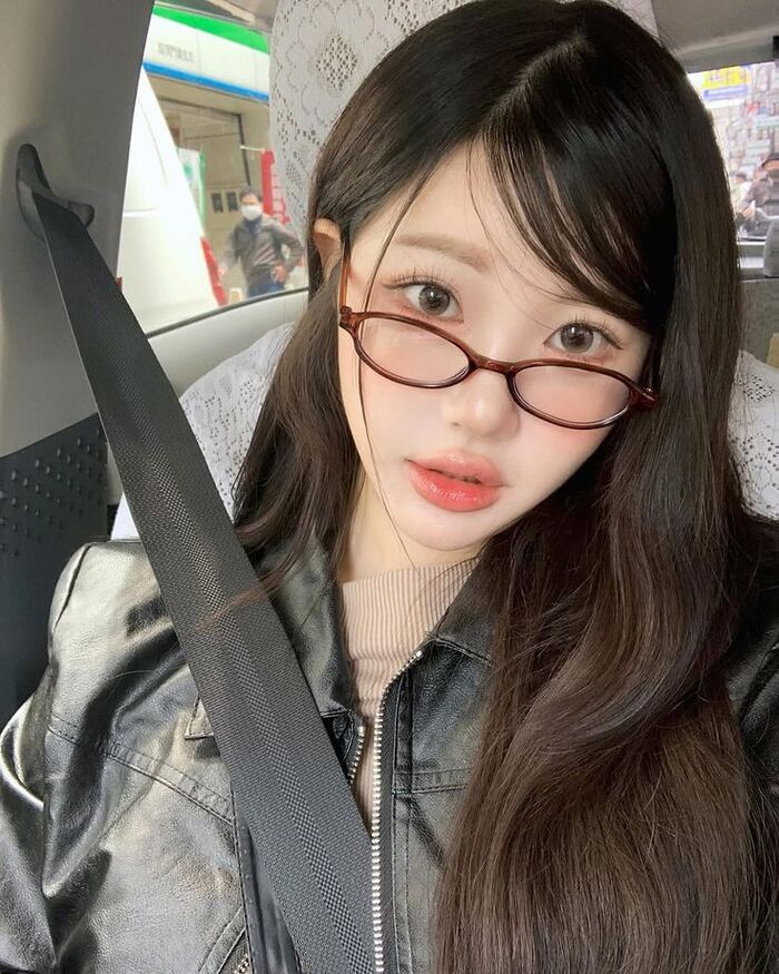 Ảnh gái xinh đeo kính cute