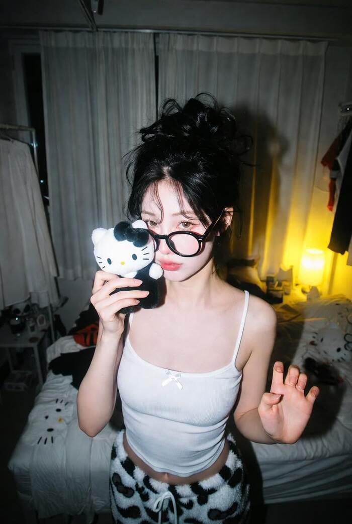 Ảnh gái xinh đeo kính dễ thương hot