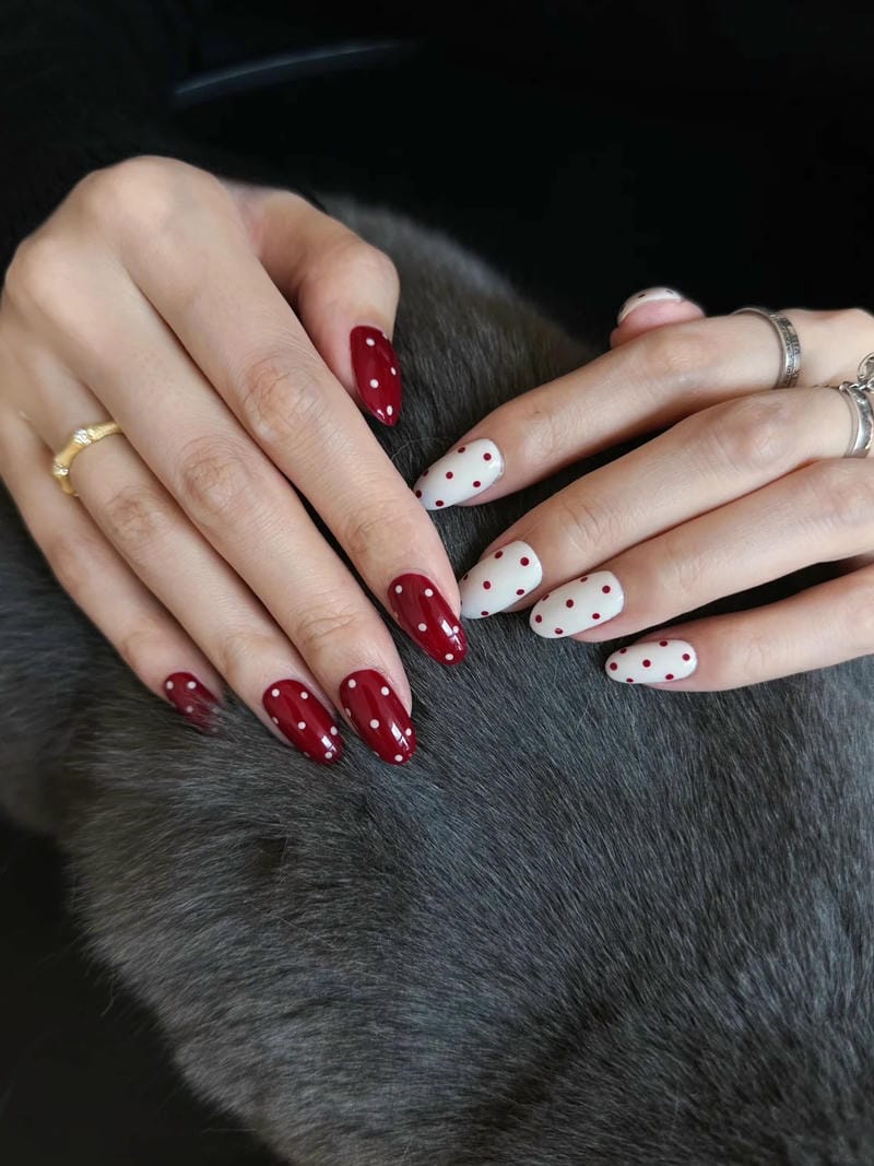 Ảnh nail 2 màu cuốn hút