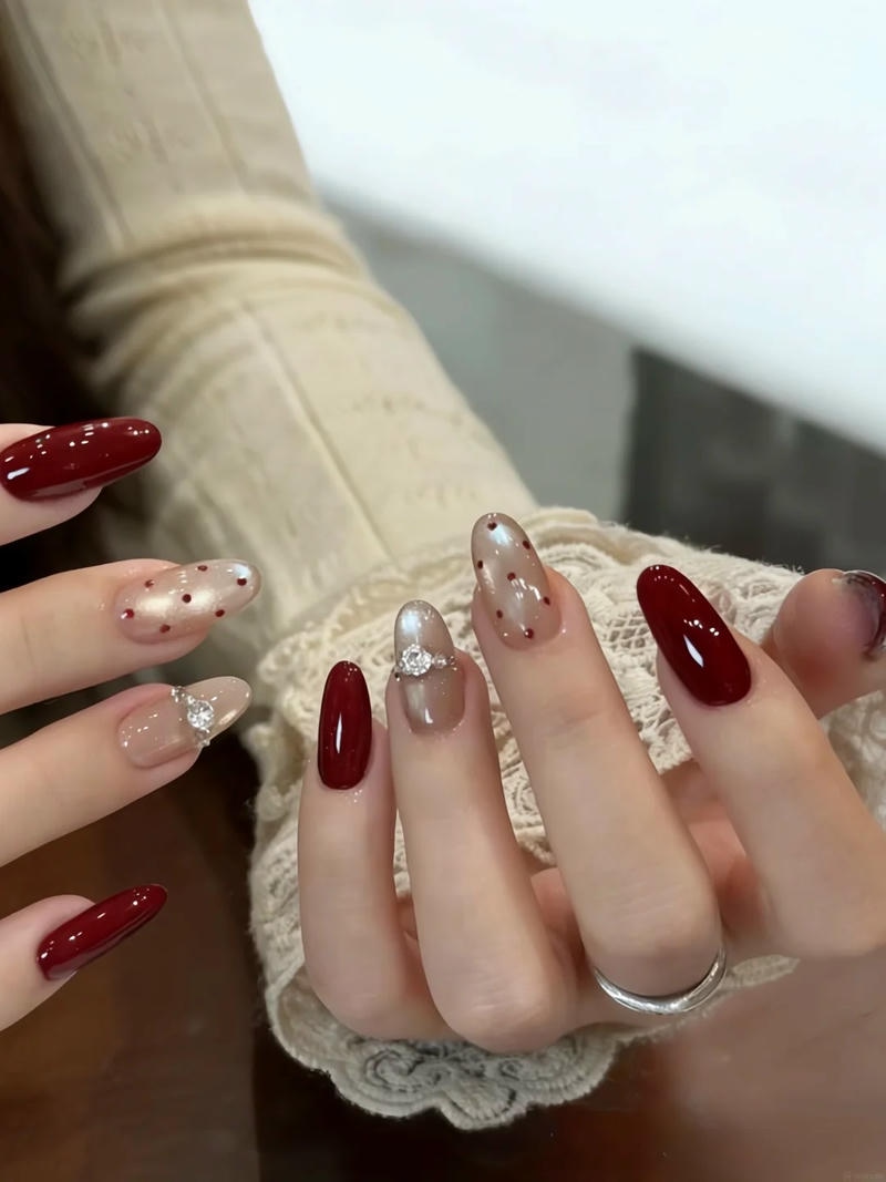 Ảnh nail đỏ đẹp cuốn hút