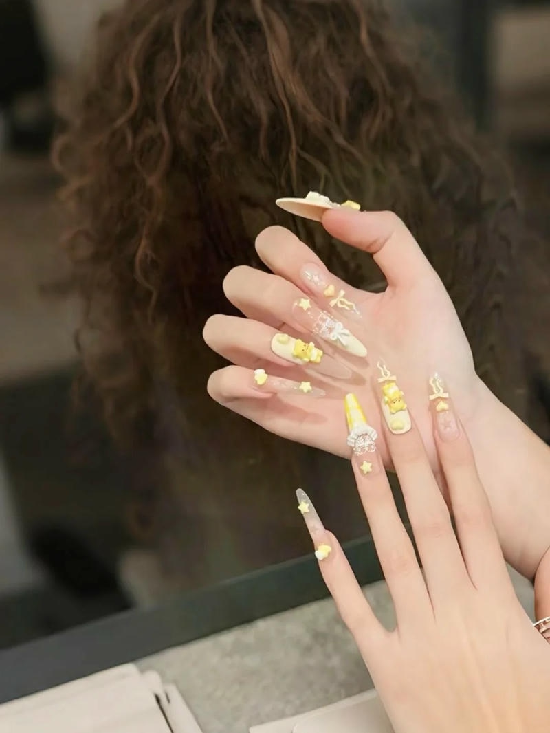 Ảnh nail màu vàng cuốn hút