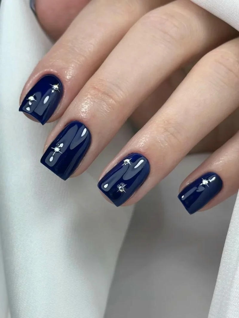 Ảnh nail màu xanh coban cuốn hút