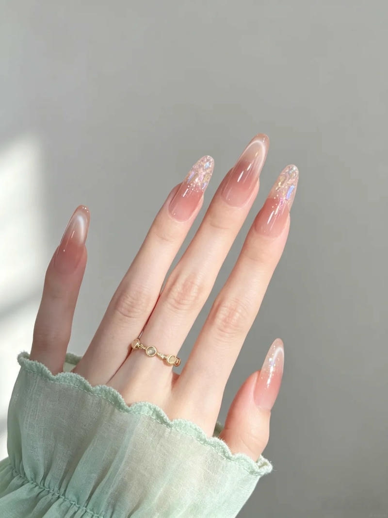 Ảnh nail nhũ cuốn hút