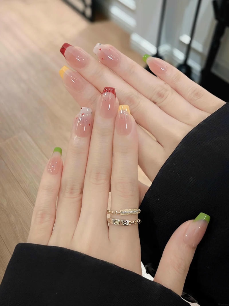 Ảnh nail sơn đầu móng cuốn hút