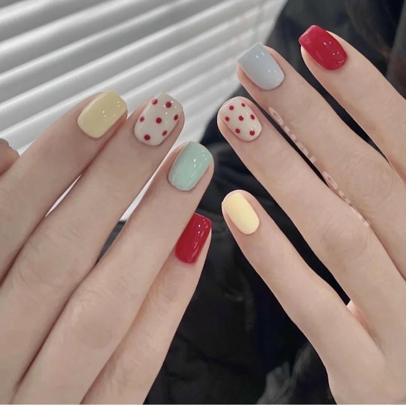 Bộ nail nhiều màu độc đáo