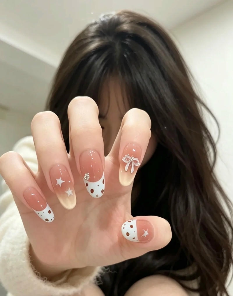 Bộ nail sơn đầu móng độc đáo