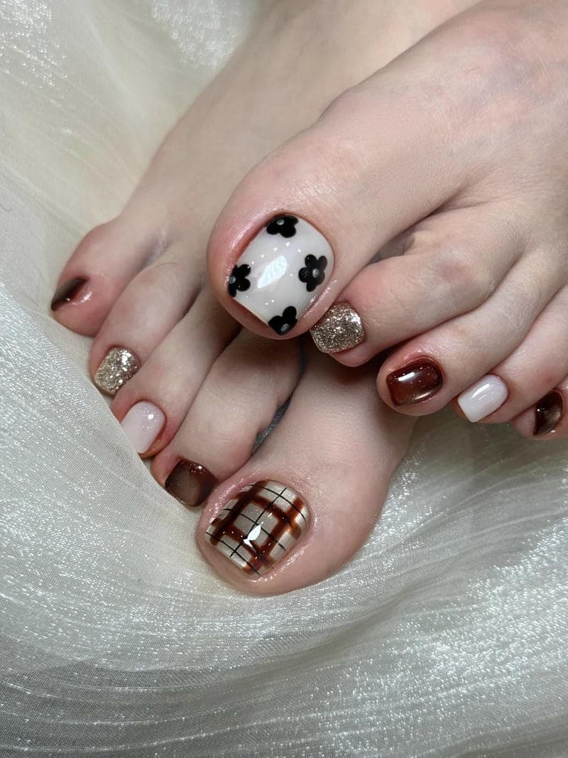 Bộ sưu tập nail chân cho người trung tuổi mới nhất