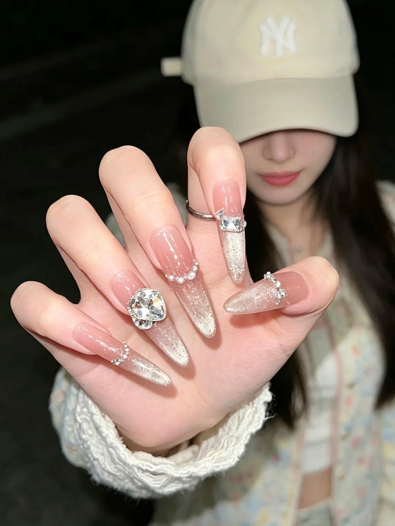 Bộ sưu tập nail nhũ trend nhất