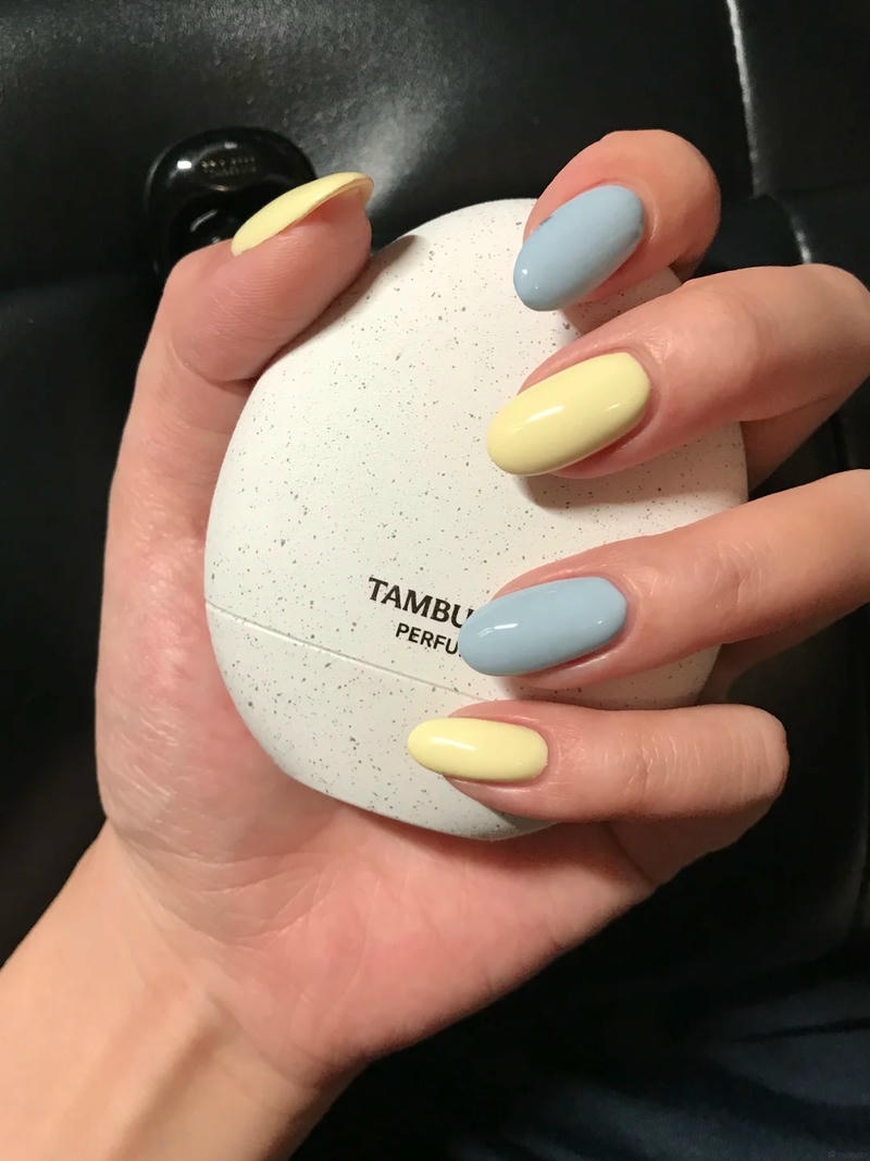 Khám phá nail 2 màu thu hút