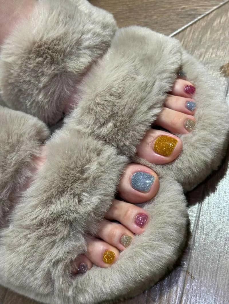 Khám phá nail chân nhiều màu độc đáo