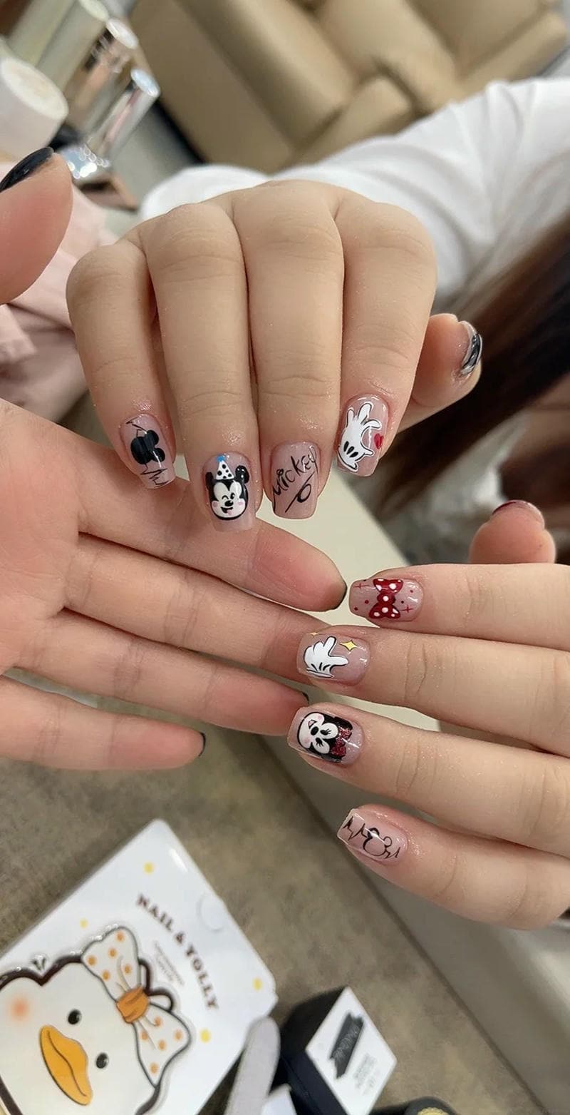 Khám phá nail chuột mickey độc đáo