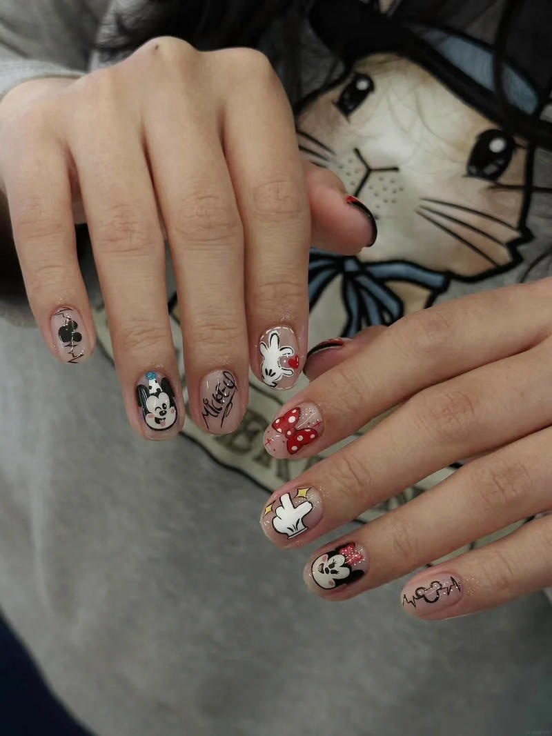 Khám phá nail chuột mickey thu hút