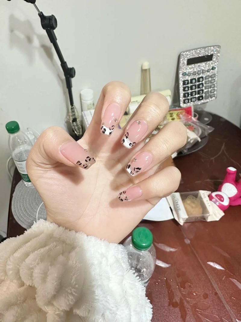 Khám phá nail da báo cuốn hút