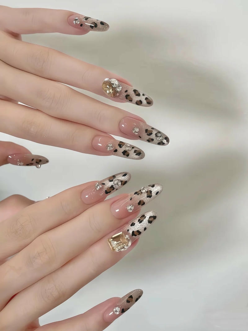 Khám phá nail da báo độc đáo