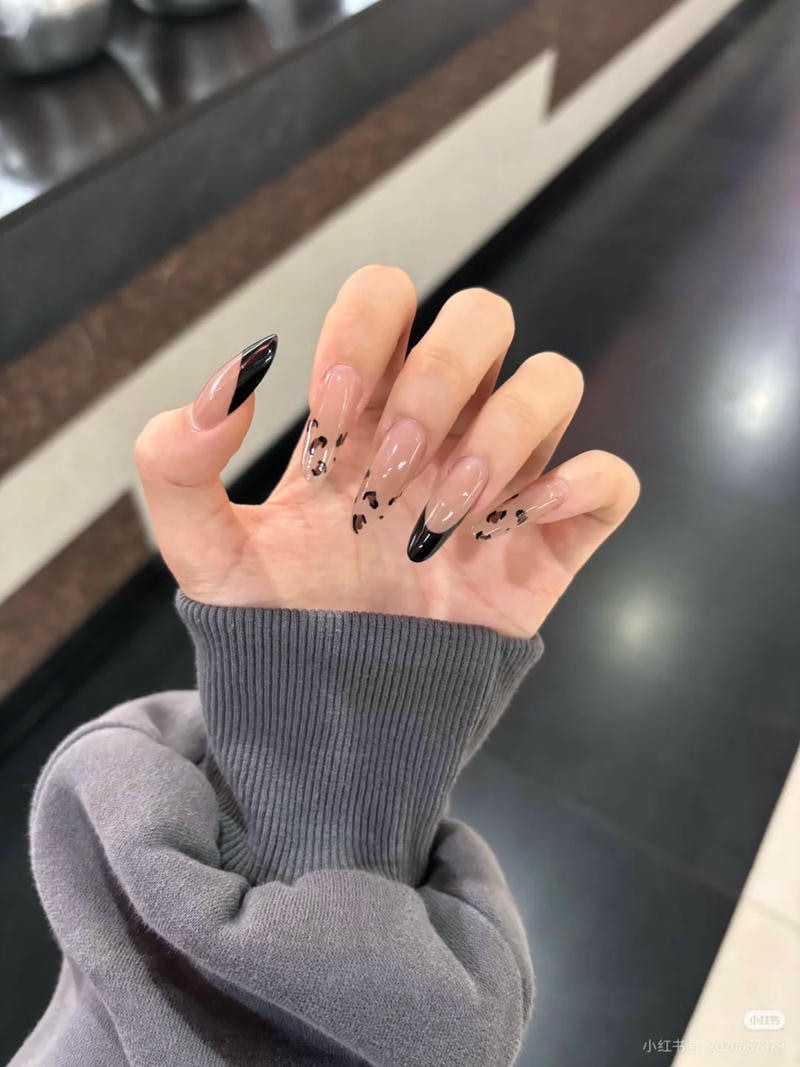 Khám phá nail da báo thu hút