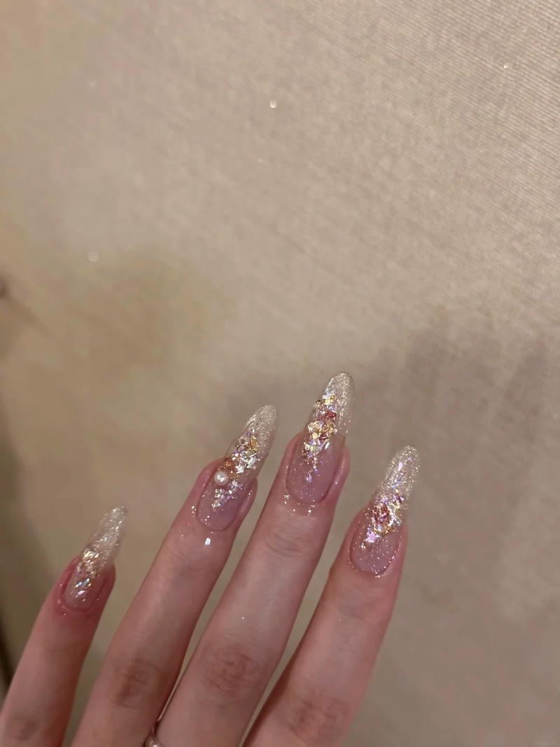 Khám phá nail kim tuyến đẹp nhất
