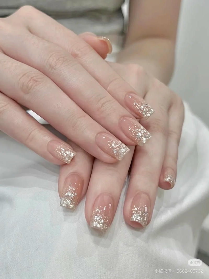 Khám phá nail kim tuyến độc đáo