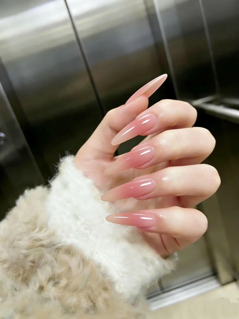 Khám phá nail màu hồng sắc nét