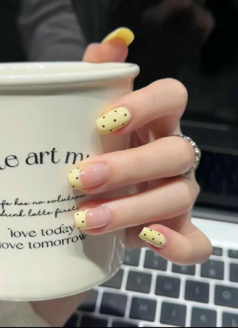 Khám phá nail màu vàng độc đáo