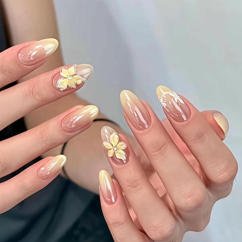 Khám phá nail màu vàng sắc nét