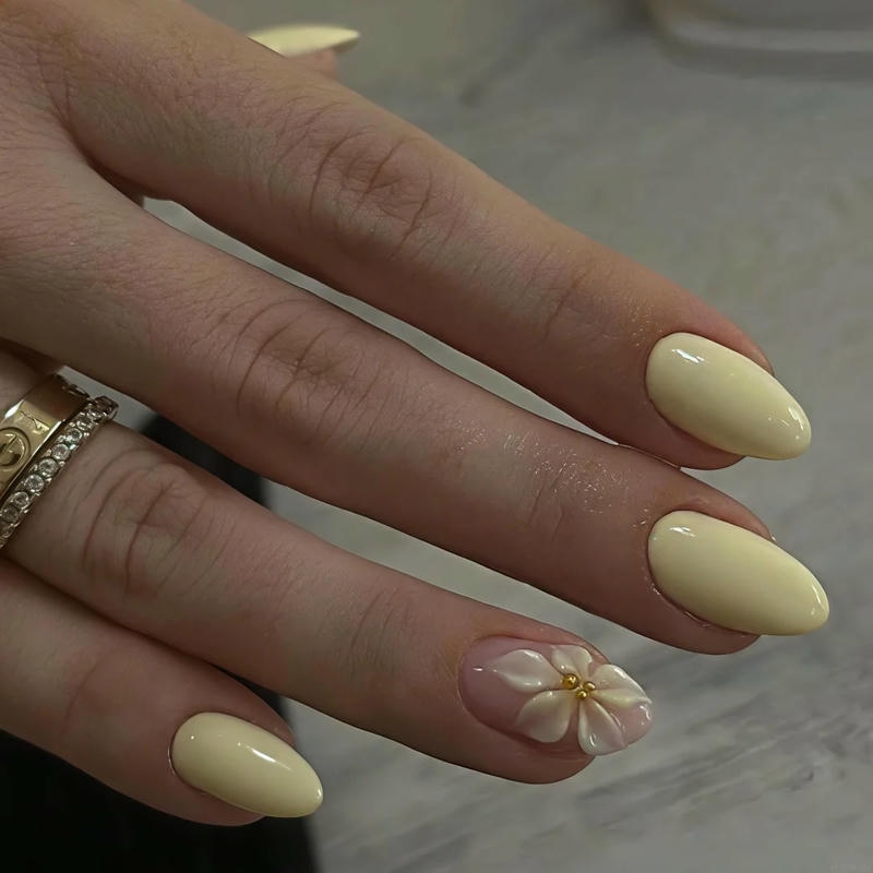 Khám phá nail màu vàng thu hút