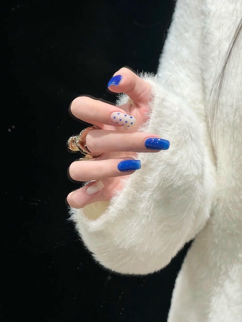 Khám phá nail màu xanh coban đẹp nhất
