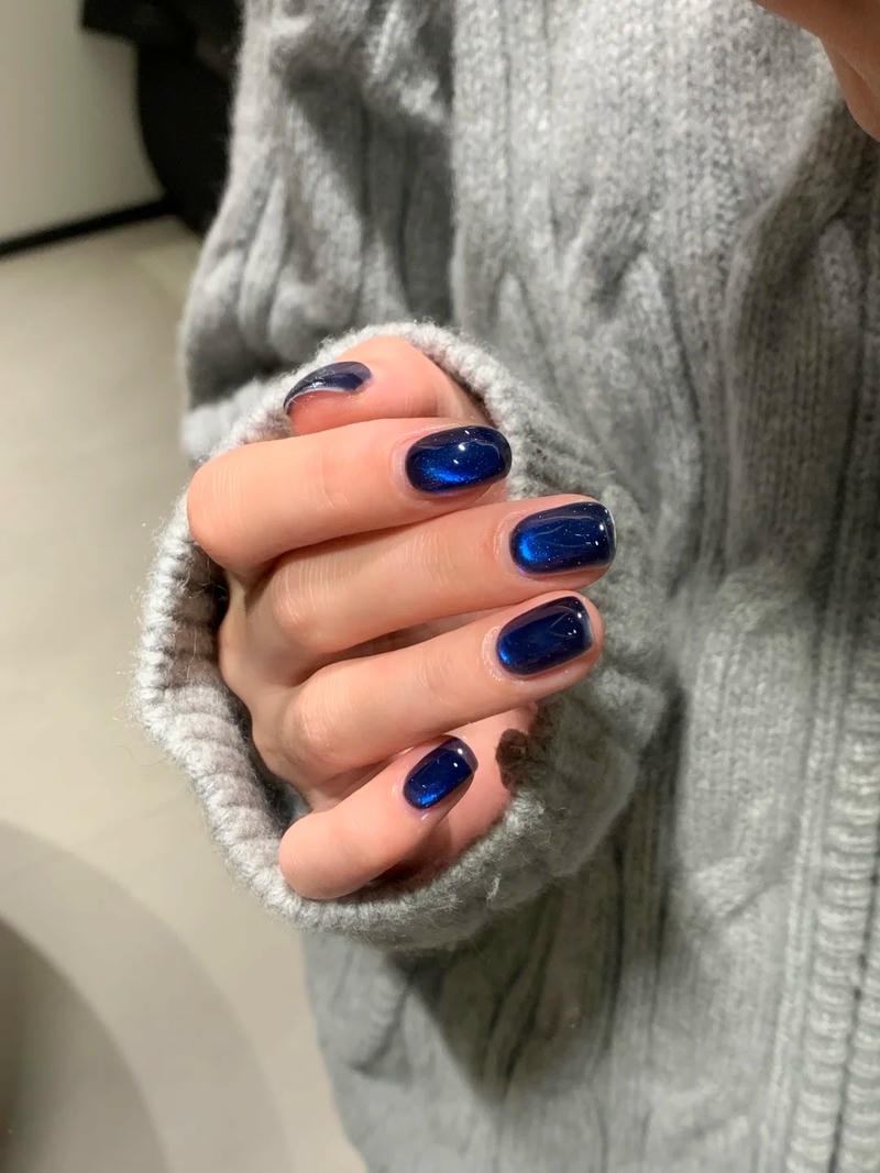 Khám phá nail màu xanh coban độc đáo